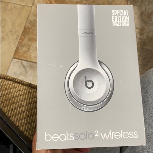 Beats solo 2 wireless headphones - Picture 5 of 6